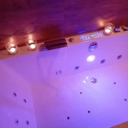 Wellnessoase Mit Sauna Und Whirlpool *