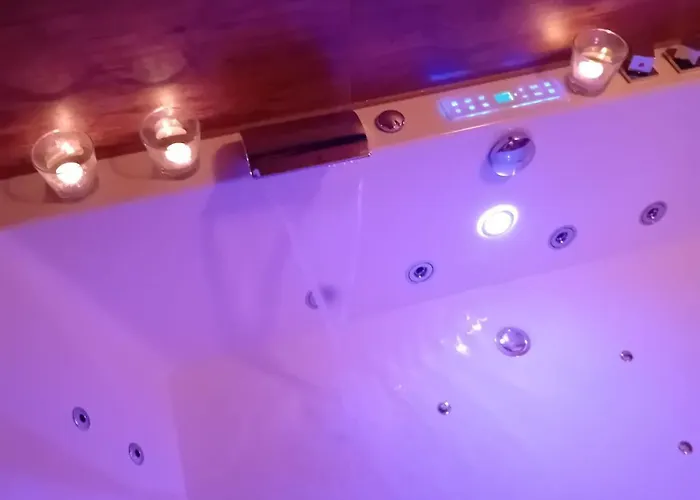 Wellnessoase Mit Sauna Und Whirlpool *