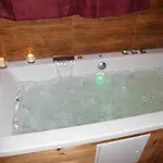 Wellnessoase Mit Sauna Und Whirlpool 因泽尔